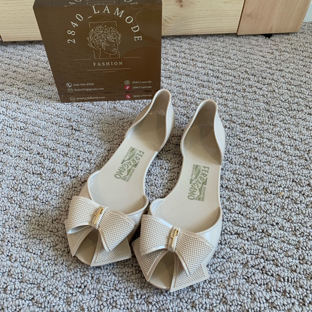 Salvatore Ferragamo Flats size 5